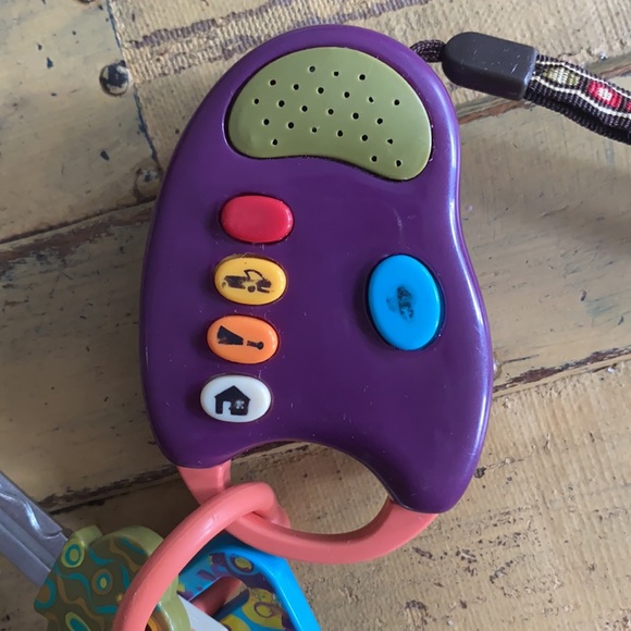 EUC BABY TODDLER TOY CAR KEYS W BOHO WRIST STRAP - Picture 4 of 7